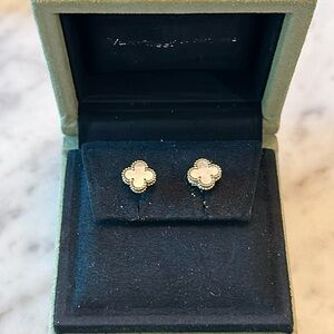 Van Cleef & Arpels 18k yellow gold mother of pearl earstuds